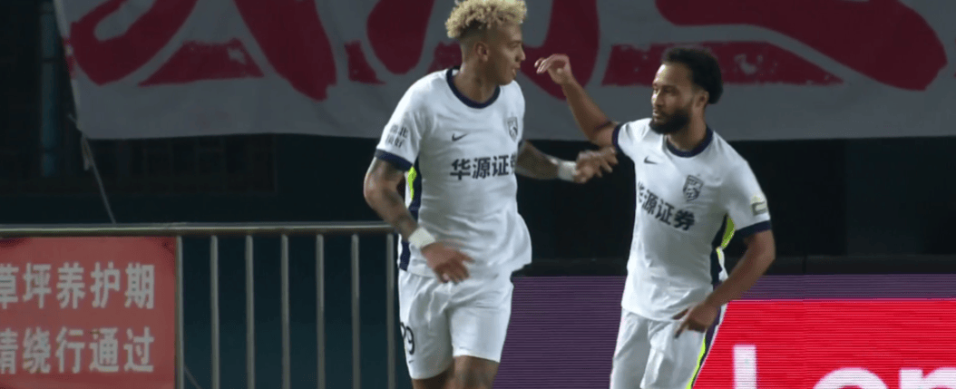 1-1！河南队被逼平，中后卫失误送大礼，武汉队门将贡献“神扑”